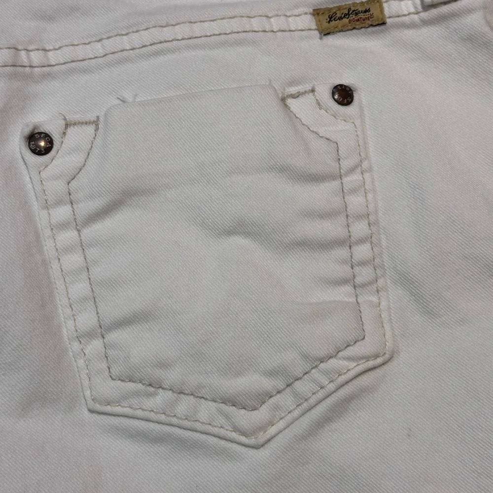 Levi’s‎ women’s Denium shorts white stretch sz 12